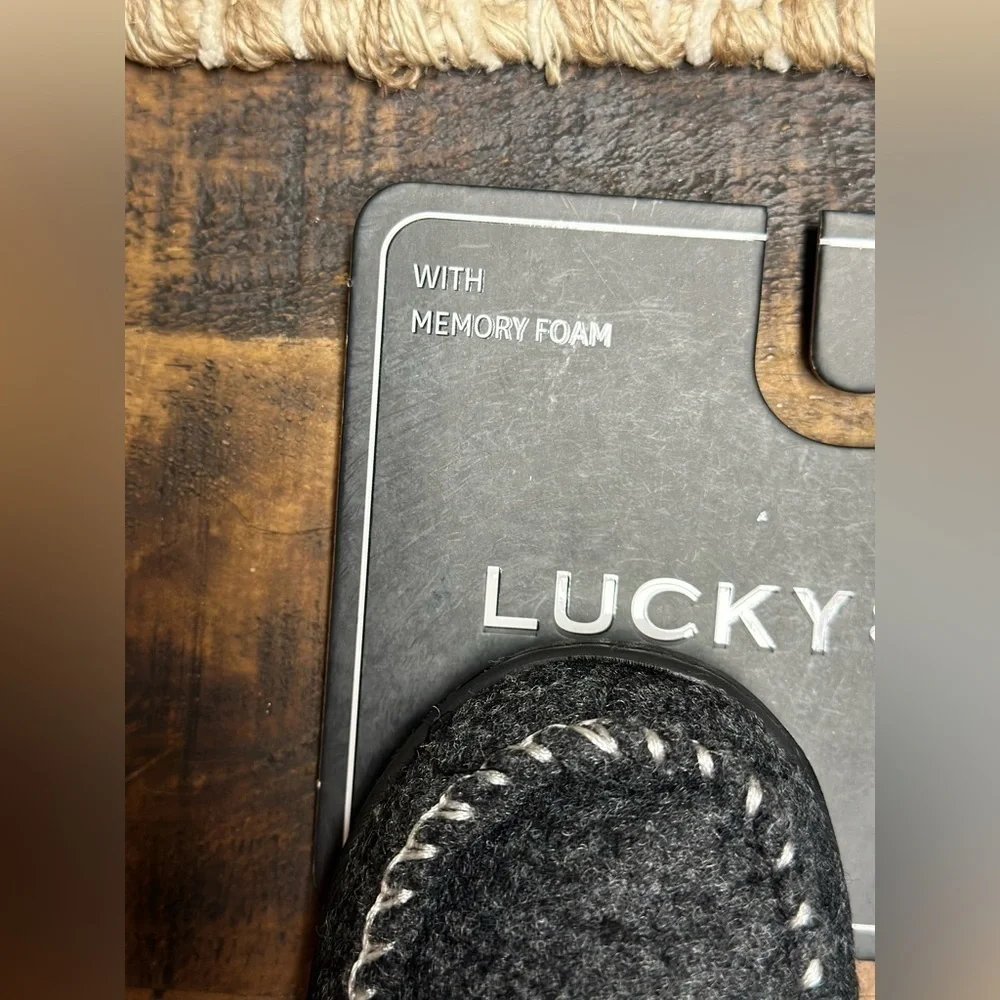 Lucky brand large 9-10 toddler memory foam nwt faux wool a line house shoes